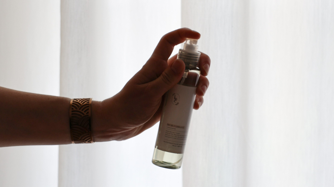 EUROTRIBUNE - Les Bougies de Léa lance “Coton floral”, une brume d'ambiance parfumée végétale et écoresponsable pour sublimer chaque intérieur