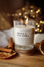 Bougies artisanales parfumées Orange et fève Tonka, orange cannelle avec couvercles en bois d'acacia, avec déco orange séchée, bâton de cannelle et guirlande lumineuse.