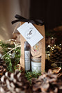 Coffret cadeau Evasion parfumé Premium LBL Les Bougies de Léa composé d'une bougie artisanale parfumée, une suspension végétale parfumée pour les textiles de maison, penderie, placards ou tiroirs de linge et d'une brume, spray d'ambiance pour la maison et textiles. Ambiance Noël, idée cadeau