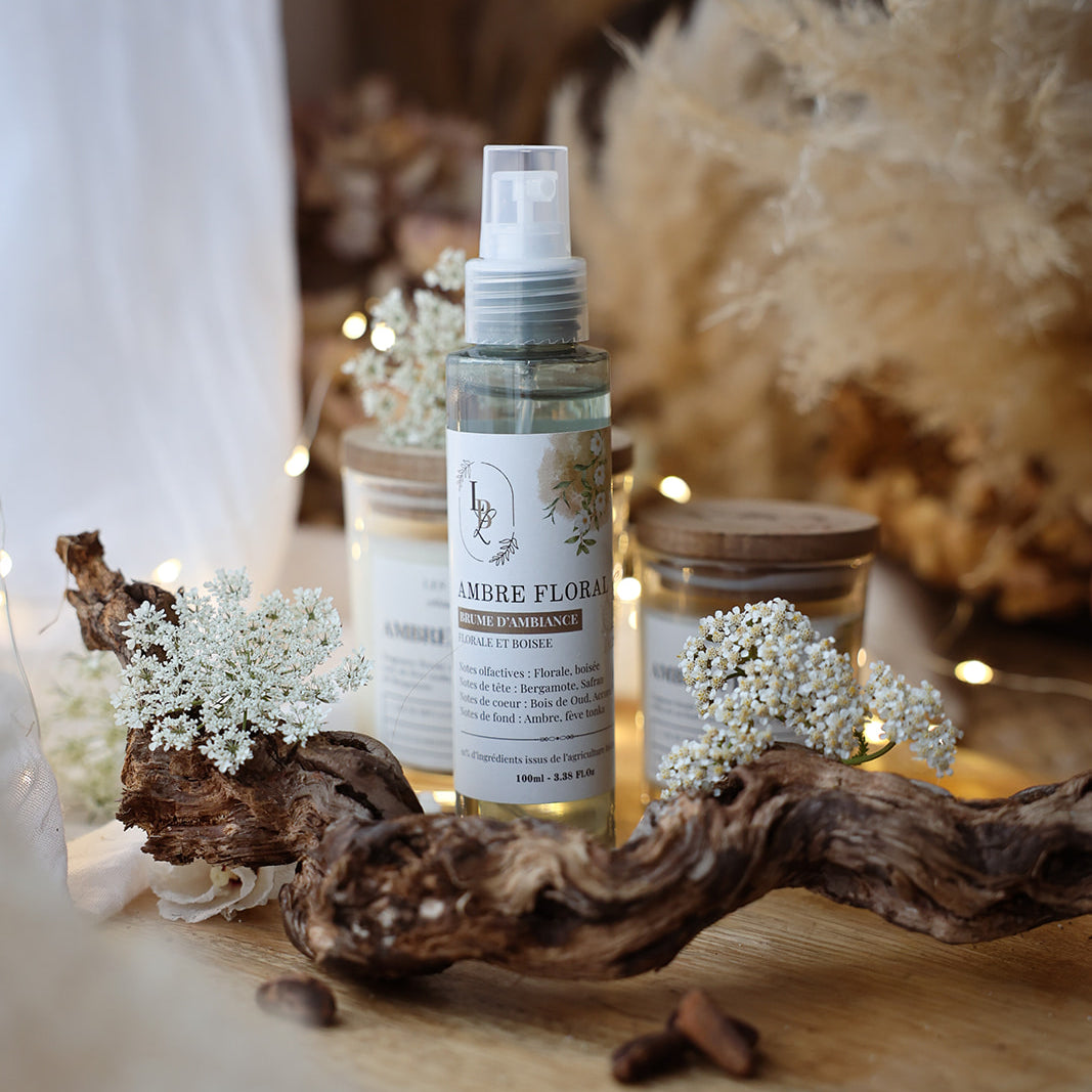 Brume d'ambiance végétale parfumée LBL, suspension parfumée LBL et bougies parfumées artisanales collection automne, parfum Ambre Floral, Bois de Oud, déco automnale et bohème chic avec bois, fleurs blanches, pampa