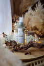 Brume d'ambiance végétale parfumée LBL, suspension parfumée LBL et bougies parfumées artisanales collection automne, parfum Ambre Floral, Bois de Oud, déco automnale et bohème chic avec bois, fleurs blanches, pampa